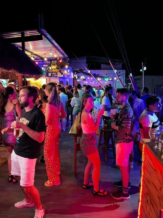 Straw Hat Hostel & Rooftop Bar Tulum Exterior photo